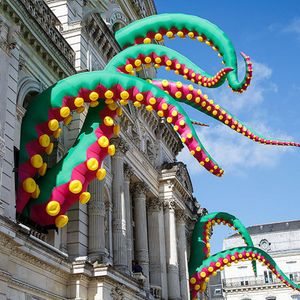 wholesale 7mH personnalisé Urban-Art extérieur vert géant gonflable poulpe tentacule pieds de poisson-encre pour la décoration d'Halloween décorations de fête jouets sports