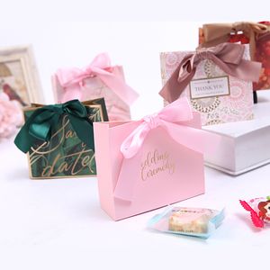 wholesale wraps 9 styles 11.4X10X4.5cm bonbons de mariage créatifs avec sac cadeau à la main pour la balle de réception de mariage peuvent être personnalisés