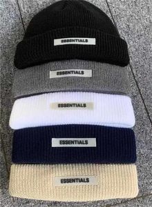 Vente en gros Bonnet / Casquettes de crâne Hiver Chaud Tricoté Chapeau Lettres ESSENTIELS Imprimé High Street Hip-Hop Street Chapeaux Laine Pull Caps Garçons Étudiants Accessoires g8