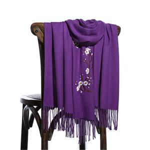 Venta al por mayor- Bufanda de bordado floral de cachemira para mujer Bufandas de borla Poncho cálido de invierno Tippet de mujer Mantón femenino Pashmina de invierno