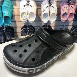 Gros Enfants Flip Flop Pantoufles Designer Tout-petits Enfants Croc Sandales Trou Pantoufle Clog Garçons Filles Chaussures De Plage Nourrissons Bébé Casual Été Jeunes Diapositives Légères