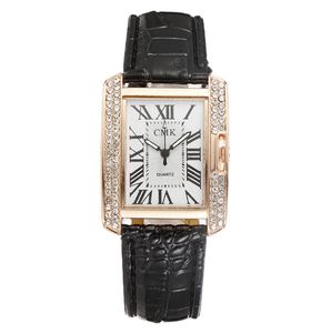 Vente en gros éblouissant cadran carré tempérament atmosphère femmes montres diamant lunette quartz femme montre bracelet en cuir dames montres-bracelets multicolore en option