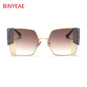 Venta al por mayor-Oro Negro Gafas de sol Gafas cuadradas Diseñador de alta moda Marca de gran tamaño Marco de metal Boutique Gafas Oculos De Sol C19041201