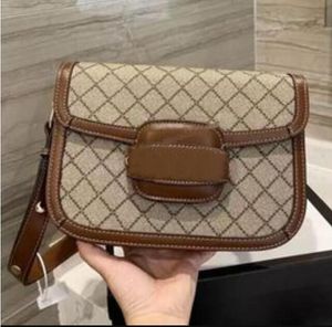 Venta al por mayor Bolso de calidad superior Cuero genuino Moda Bolso cruzado Cadena de metal Bolsos Flip Cover Wallet Monedero Diagonal Mujeres Bolsos de hombro