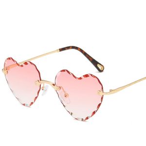 Gros amour sans cadre coupe coeurs en forme de coeur vague femmes Crossover maille multicolore lunettes de soleil de qualité supérieure 10A cadeau