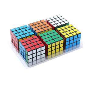 Vente en gros Magic Cube Puzzle Style Fumer Herb Broyeurs De Tabac Avec 4 Pièce Métal Broyeur Broyeur À Main 60mm Diamètre Coloré