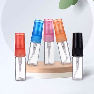 Venta al por mayor Mini botellas de perfume Atomizador a granel portátil Compactos recargables Botella de spray hidratante de viaje Envases de vidrio vacíos transparentes