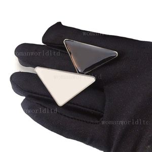 Broche triangulaire en métal de haute qualité pour femmes et hommes, broches de costume, épingle à revers, bijoux à la mode, vente en gros, nouvelle collection