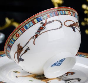 Vente en gros de vaisselle de cheval oriental, ensemble de bols et d'assiettes en céramique, plats de luxe légers et bols en porcelaine tendre, baguettes, cadeau de style européen