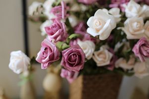 Venta al por mayor Real Touch seda artificial estilo europeo Flor de oro rosa con 5 cabezas Ramo para bodas y Dama de honor y decoración para el hogar