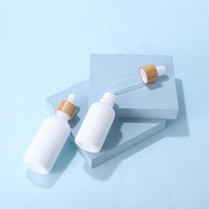 Bouteilles d'emballage en porcelaine blanche en gros 10-100ML avec capuchon en bambou