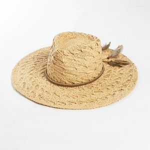 Chapeaux à large bord européen et américain printemps / été décoration de plumes tissées à la main herbe de Lafite grande couronne EAF chapeau de paille pare-soleil extérieur