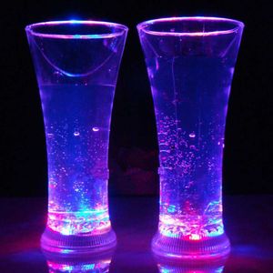 Copas de vino 500 ml LED que brilla intensamente Light Up Cups Cerveza Whisky Glass Intermitente lento Cambio de color Taza Taza de vidrio ligero para la decoración del banquete de boda T221202
