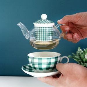 Verres à vin Thé en céramique pour un ensemble Théière en verre à carreaux Motif porcelaine fine Soucoupe Tasse à thé Stainer Infuser Teaware avec boîte-cadeau 230710