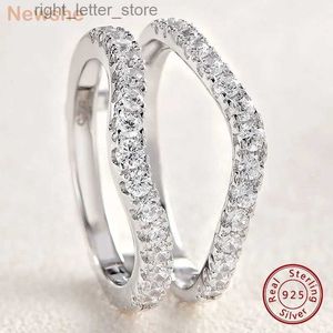 Con piedras laterales Newshe 925 Sterling Silver Brilliant D VVS1 Moissanite Anillo de bodas Enhancer para mujeres Compromiso Guard Band Jewelry YQ231209