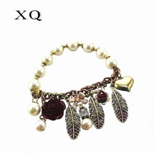 Femme mode bijoux rétro plume rouge Rose fleur blanc Imitation perle élastique taille réglable Bracelet pour dame Bracelet