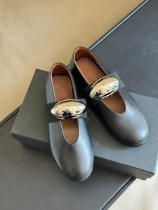 Femme Luxury Sandal Designer Chaussures Brand Toe Sandales Vérine de cuir authentique de 35 à 41 Whte Black Colors Livraison Film en gros prix