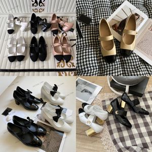 Femme Mary Jane Robe Chaussures Noir Blanc Designer 2C Sandales Mocassins de luxe Bloc Talons hauts Mule Paris Plate-forme de bureau matelassée Pompe à talon doré avec bride à la cheville Taille 35-40