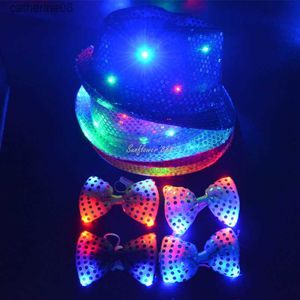 Femme Hommes Garçon Fille Cool LED Clignotant Paillettes Light Up Jazz Cap Chapeau Cou Noeud Papillon Fête D'anniversaire Décoration De Noël L230621