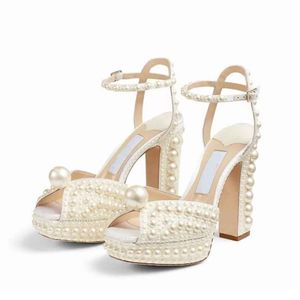 Sandalias de boda para mujer Vestido Sacaria Zapatos de boda Sandalias de plataforma de satén adornadas con perlas Novia blanca Bloque de perlas Tacones altos Bombas para mujer EU35-43