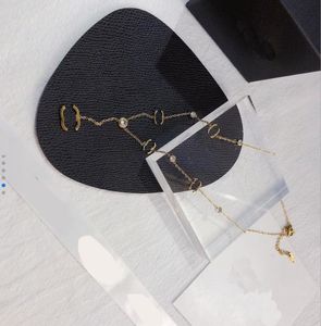 Diseñador de marca para mujer, collar con colgante de doble letra, cadena clavicular de diamantes de imitación de cristal chapado en oro de alta calidad, regalo de joyería para el día de San Valentín para mujer y niña