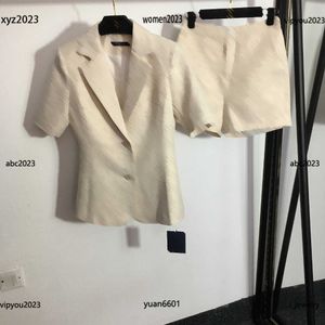 Blazer de diseñador para mujer, traje de dama, talla S-XL, 2 uds., bordado combinado con hilo dorado, traje y pantalones cortos de manga corta ajustados, junio de 2020