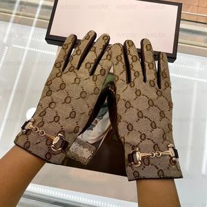 Guantes de piel de oveja de diseñador para mujer con caja de invierno de lujo marcas de cuero genuino guantes con dedos grandes tacto de cachemira cálido CYG2391317-15