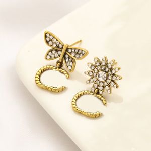 Pendientes de mujer Pendientes de aro de diamantes de diseño Letra de flor Rhinestone Plata Chapado en oro Pendiente colgante Joyería de lujo Mujer para hombre simple ZB069