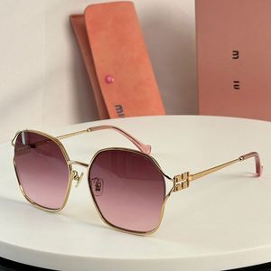 Femmes marque de mode Miu Logo lunettes de soleil pilote cadre en métal lentilles roses lunettes de soleil de créateur de mode moderne SMU52ZS