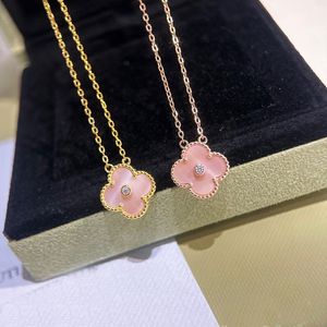 Diseñador de moda para mujer Collares pendientes para elegante collar con medallón de trébol de cuatro hojas chapado en oro regalo para niñas CHD2309272-12 capsboys