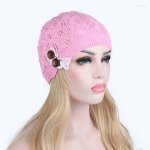 Femmes Filles Bonnet Tricoté Automne Turban Chapeau Bouton Évider Feuilles Dentelle Cap Femme Skullies Bonnets Chapeaux Printemps Bonnets En Tricot Bonnet / Crâne Eg