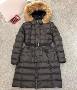 Chaqueta larga de plumón para mujer Capucha de piel desmontable Diseñador Lady Acolchado Nylon Parka Moda Chica Hebilla elástica Cinturón Bolsillos laterales Cremallera Invierno Cálido Outwear