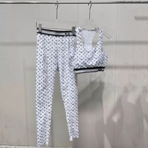 Mujeres 2 Trajes de yoga de dos piezas Conjuntos Pantalones Camiseta Chándales Diseñador Vestido de verano Crop Top Shorts Casual Ropa de mujer Tallas grandes 2024