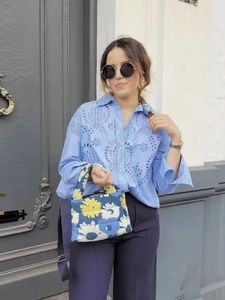 Blouses pour femmes 2023 Mode Brodé Creux Bleu Chemise Vintage Loisirs Élégant Et Jeune Femme Lâche