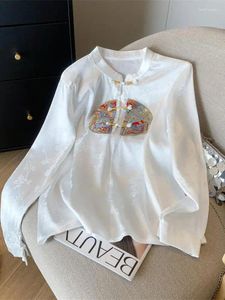 Boulouches féminines 2024 Spring Vintage White Chinois Style Bouton Up Elegant Broidered Blouse For Women Festival Party Long Manchet