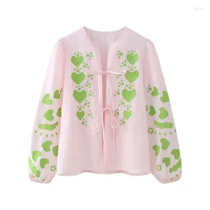 Blouses pour femmes 2024 Spring Woman Fashion Pink broderie Shirt Femme Loose O Coule Laçage Shirts Dames Elegant Puff Sleeve