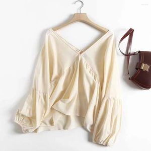 Chemisiers pour femmes Maxdutti Beige Couleur Grand V-cou Causal Shirt Pur Coton Blouse Femmes Tops Indie Folk Fashion