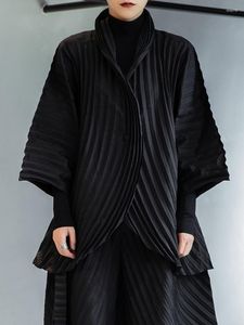 Blouses Femmes Miyake Plissé Chemises noires pour femmes 2023 Mode d'été Trois quarts manches Revers Bouton unique Lâche Femme Top
