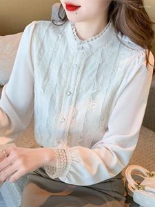 Blouses pour femmes Qoerlin élégant dentelle patchwork beige chemises 2023 à manches longues chemise boutonnée style coréen conception solide évider manchette hauts