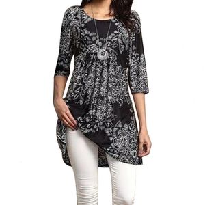 Blusas de mujer Camisas Blusa de mujer de moda Camisa larga de poliéster con estampado digital negro Dobladillo grande Blusa de mujer con manga 34 y ropa superior para mujer 230417