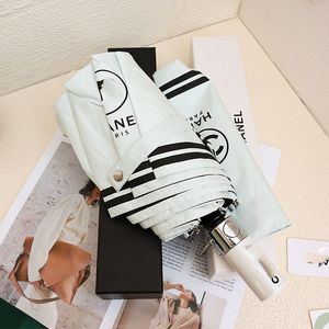 Parapluies de créateur entièrement automatiques pour femmes Parapluie pliant pluie et brillance logo noir et blanc