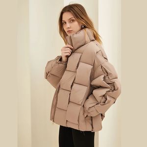 Parkas en duvet pour femmes Hiver coton court Parkas femmes surdimensionné épais chaud matelassé coton vers le bas manteau noir blanc bleu rembourré Parka veste femmes 231208