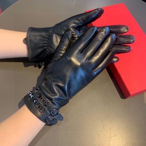 Guantes de mujer Nuevos guantes de marca de piel de oveja de cachemira Cuero delicado y suave en el interior Pantalla táctil cálida Guantes de cinco dedos Accesorios