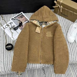 Vestes Femmes Designer Brand New Lamb Hair Cardigan Manteau À Capuchon Automne / Hiver Cuir Et Fourrure Intégrés Chaleur Casual Lâche Épaissie Z618