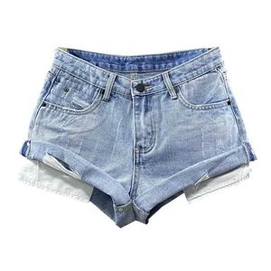 Short féminin Blue à faible taille basse du denim Femelle 2023 Été Nouveau pantalon chaud ultra-short jeans shorts féminino y240425