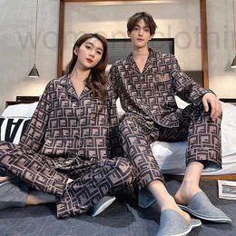 Femmes Sleep Lounge Designer 2023 Nouveau couple Pyjamas en soie glacée Alphabet d'été Premium Silk Home Fourrure Hommes et femmes Ensemble d'extérieur 2BG6