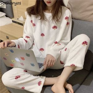 Sleep Women's Sleep Lounge Femmes Pyjama Définit des champignons Imprimé à manches longues Fashion décontractée lâche Sweet Kawaii Style coréen Coralle Toison Soft épaississeurs T221017