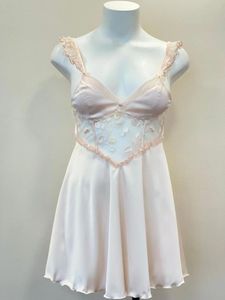 Ligne de nuit pour femmes Ligroides sexy lingerie beaux dos de petite épaule volante glace de soie courte robe nocturne de nuit