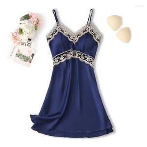 Vêtements de nuit pour femmes Silky Spaghetti Strap Nightdress Hollow Out Lady Nightgown Sexy Satin Sleep Dress Intimate Lingerie Lace Nightwear Accueil