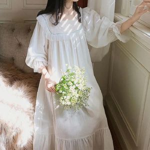 Vêtements de nuit pour femmes vintage coton blanc long manche de nuit à manches de nuit élégante robe nocturne à la maison usure